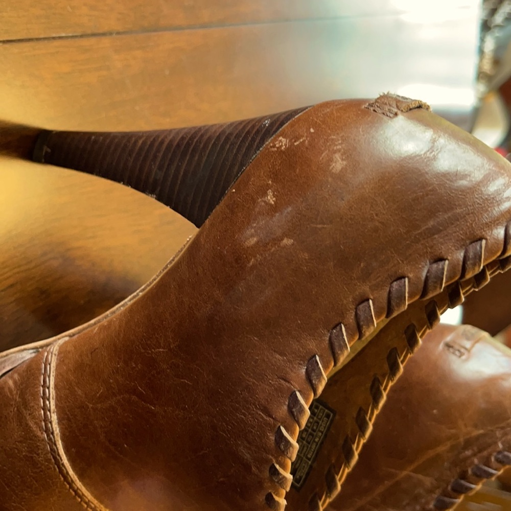 Brown vantage heel